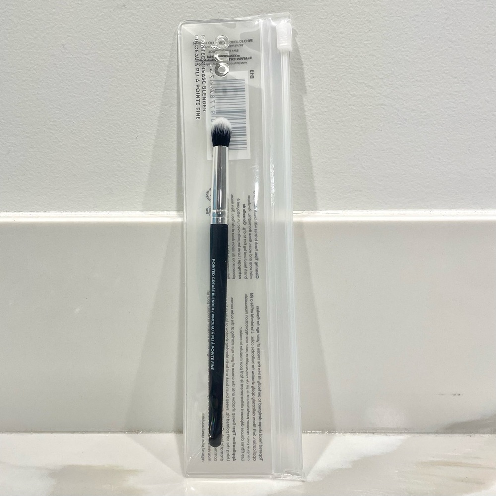 🔵3/$25 NEW Quo Pointed Crease Blender Makeup Brush